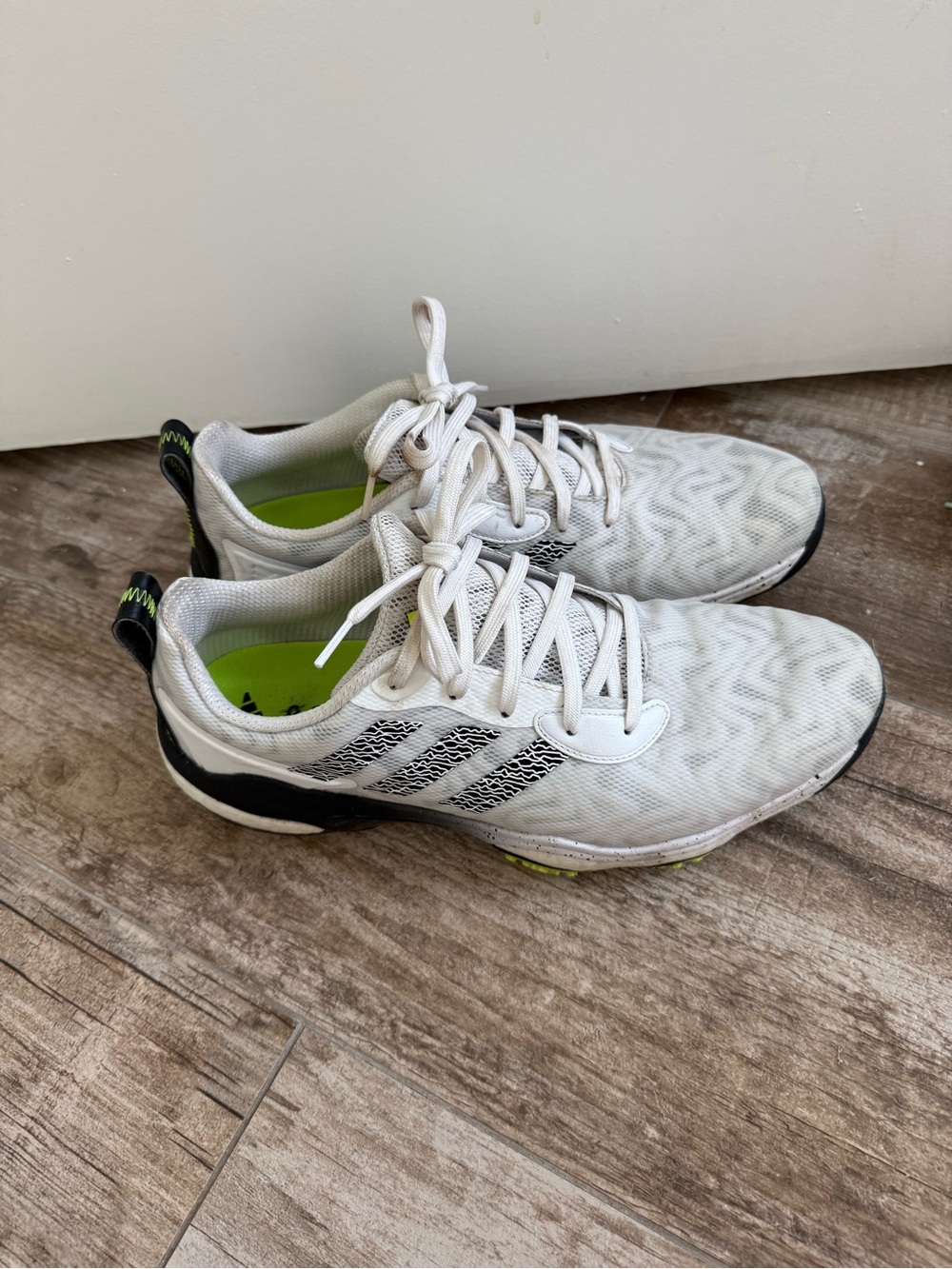 Men's White Golf Shoes with Lime Accents